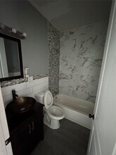 138-14 Brookville Blvd in Queens, NY - Foto de edificio - Building Photo
