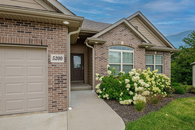 5200 Shoal Creek Ct in Columbia, MO - Building Photo - Building Photo