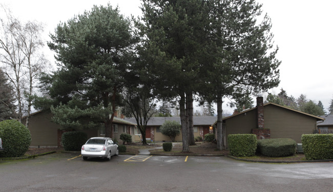 Boston Square Apartments in Newberg, OR - Building Photo - Building Photo