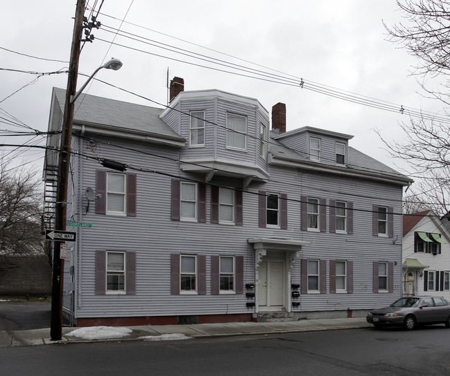 140 Courtland St in Providence, RI - Foto de edificio - Building Photo