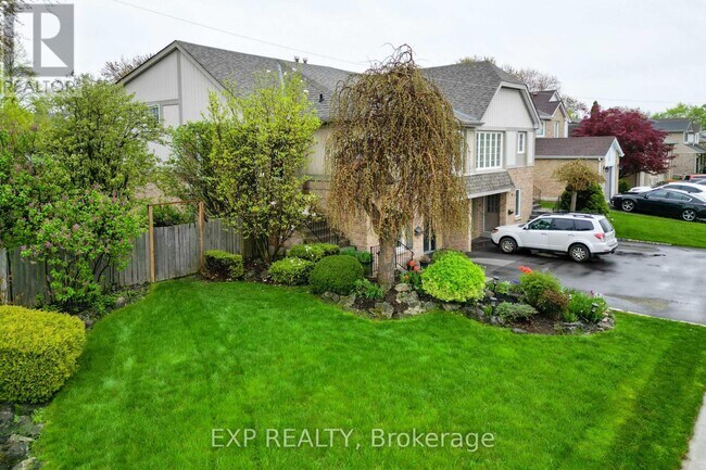 3072 Autumn Hill Crescent in Burlington, ON - Building Photo - Building Photo