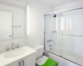 90 Horatio St in New York, NY - Building Photo - Building Photo
