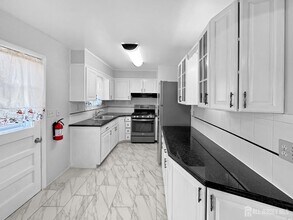 117 Old Post Rd in Edison, NJ - Building Photo - Building Photo