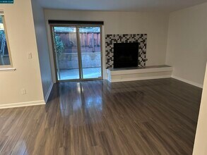 105 Via Cabrera Ln in Martinez, CA - Building Photo - Building Photo