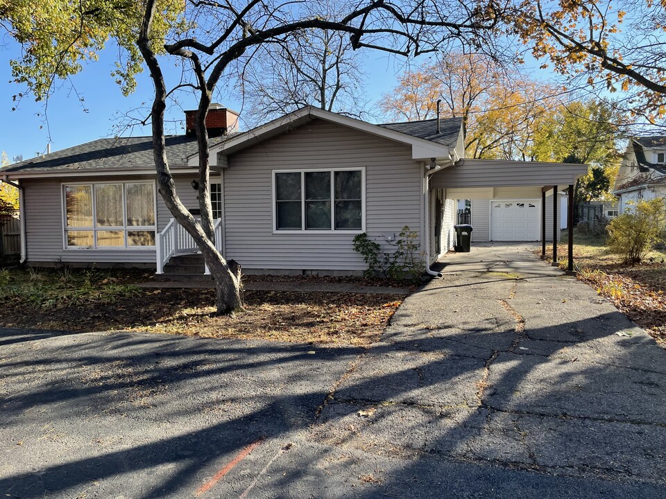 6 Oak Park Ct in Iowa City, IA - Building Photo