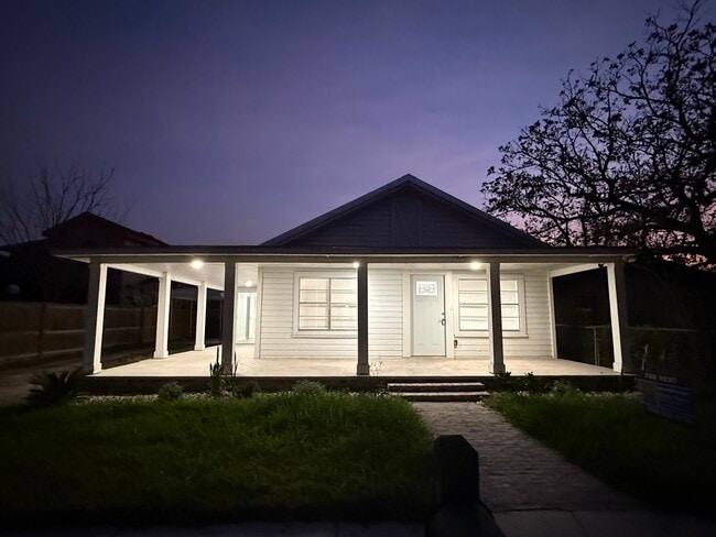 property at 606 E Kuhn St