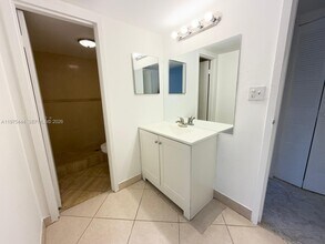 4304 NW 9th Ave in Pompano Beach, FL - Foto de edificio - Building Photo