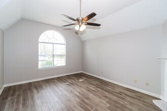 1838 Black Bear Cir E in Memphis, TN - Building Photo - Building Photo