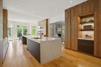 355 Greens Farms Rd in Westport, CT - Building Photo - Building Photo