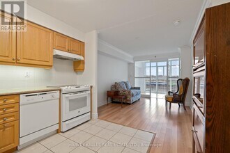 3-503 Marine Parade Dr in Toronto, ON - Building Photo - Building Photo