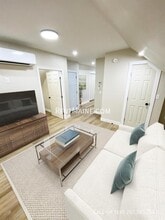 46 Main Rd S, Unit B in Hampden, ME - Foto de edificio - Building Photo