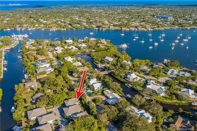 4095 SE Centerboard Ln