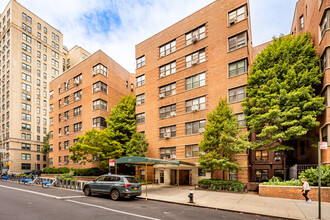 711 W End Ave in New York, NY - Building Photo - Building Photo