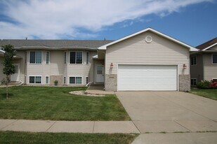 5606 W 58th St in Sioux Falls, SD - Building Photo