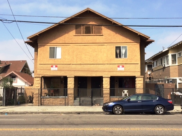 4505 S Hoover St in Los Angeles, CA - Building Photo