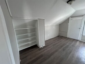 931 9th Ave, Unit 2 in Port Arthur, TX - Building Photo - Building Photo