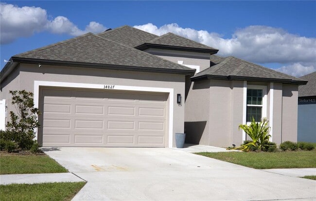 34827 Mulrion Dr in Zephyrhills, FL - Building Photo - Building Photo