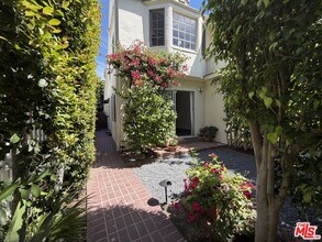 1004 Cory Ave in West Hollywood, CA - Building Photo - Building Photo