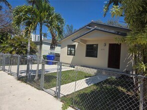 2331 SW 31st Ave in Miami, FL - Building Photo - Building Photo