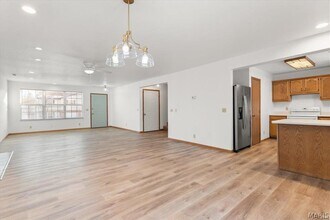 132 Clinton Hill Dr in Belleville, IL - Building Photo - Building Photo