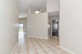 10827 Peppersong Dr in Riverview, FL - Building Photo - Building Photo