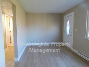 98 Goodman Dr in Beckley, WV - Foto de edificio - Building Photo