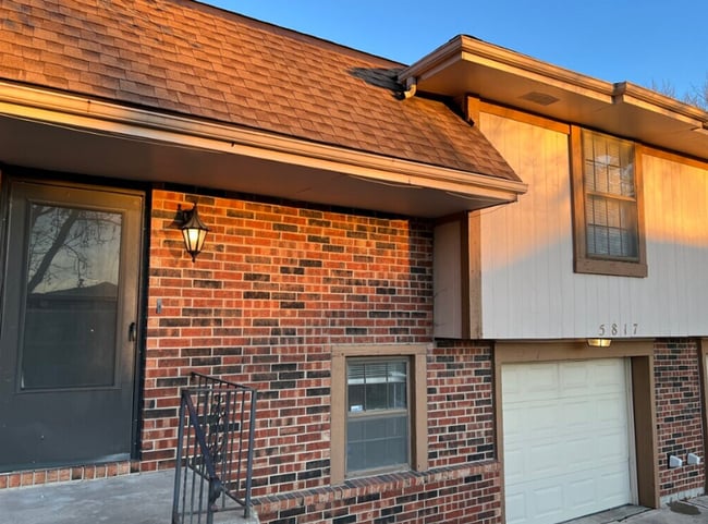 5817 Farley Ave in Raytown, MO - Building Photo - Building Photo