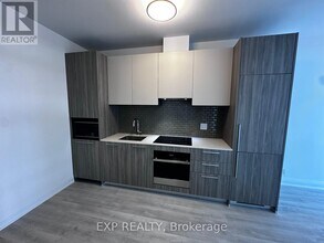 65 Broadway Ave in Toronto, ON - Building Photo - Building Photo