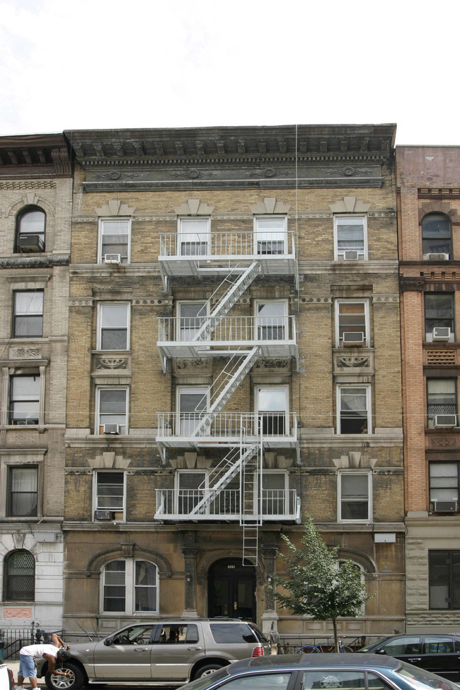 305 W 111th St in New York, NY - Building Photo - Building Photo