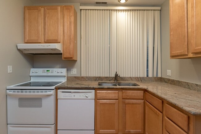 3650 W George St, Unit 1F in Chicago, IL - Building Photo - Building Photo