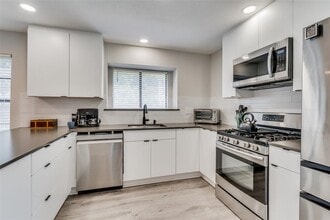 12325 Los Indios Trail in Austin, TX - Building Photo - Building Photo