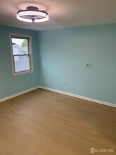 47 Holly St in Carteret, NJ - Building Photo - Building Photo