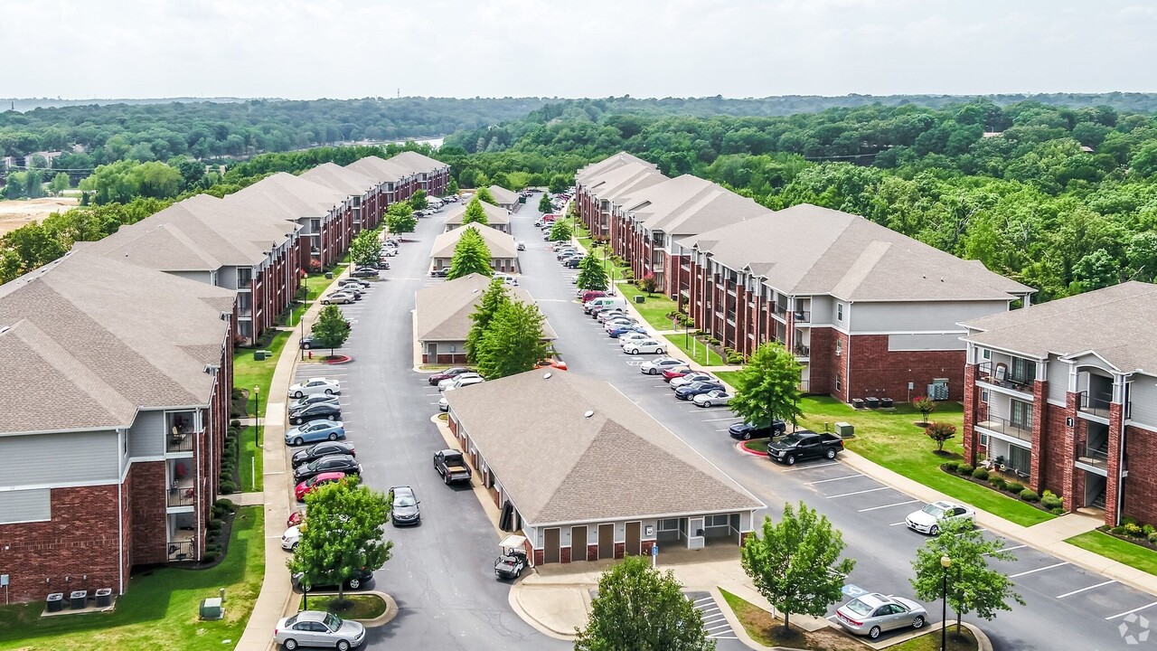 Foothills Apartments in North Little Rock, AR - Building Photo