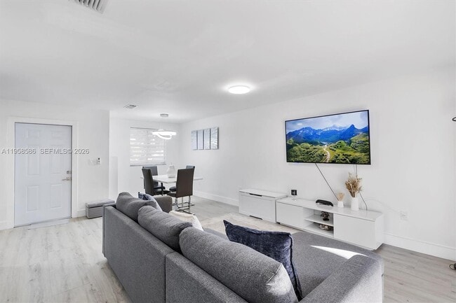 342 NW 114th Ave in Miami, FL - Building Photo - Building Photo