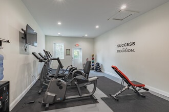 Aspen Grove ~ Discover the Simplicity of Cottage Living on the River in Marysville, MI - Foto de edificio - Interior Photo