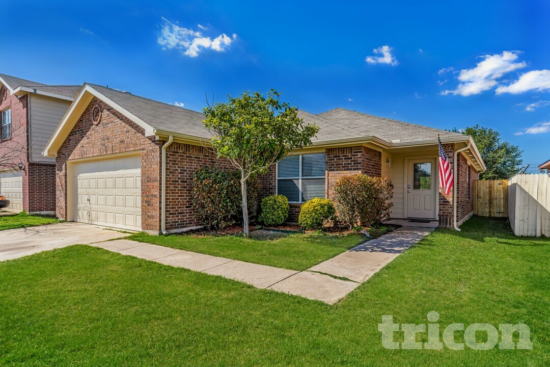 3352 Tobago Rd in Fort Worth, TX - Foto de edificio