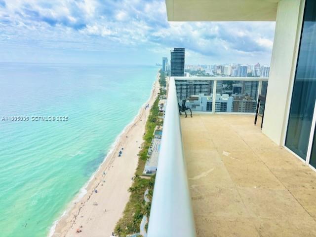 1830 S Ocean Dr in Hallandale Beach, FL - Building Photo - Building Photo
