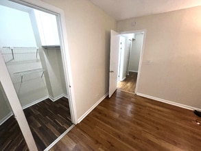 2275 Country Club Dr in Woodridge, IL - Building Photo - Building Photo