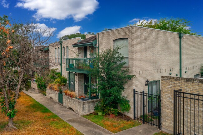 9915 Powhatan Dr in San Antonio, TX - Building Photo - Building Photo