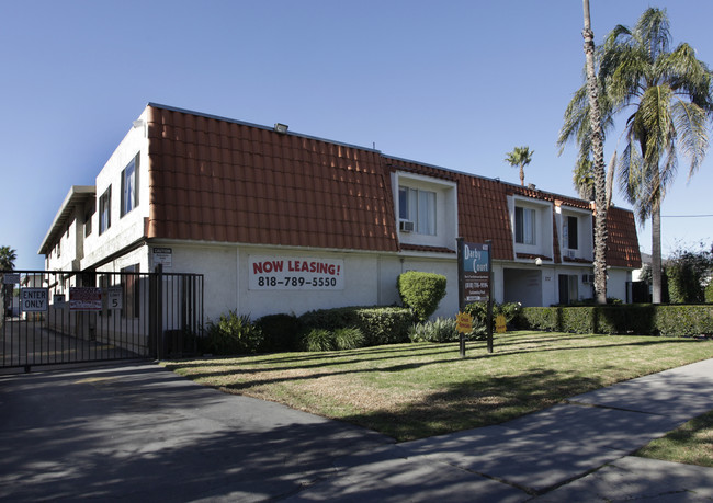 Darby Villas in Reseda, CA - Building Photo - Building Photo