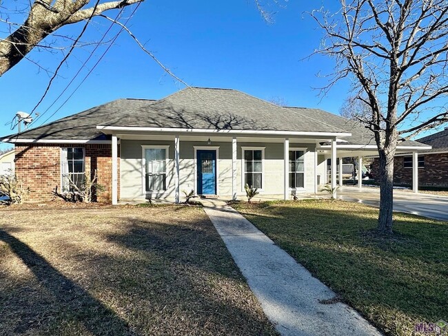 1428 S Vista Ave in Gonzales, LA - Foto de edificio - Building Photo
