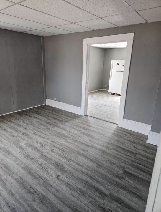 110 E 4th Ave, Unit C in Stanley, WI - Building Photo