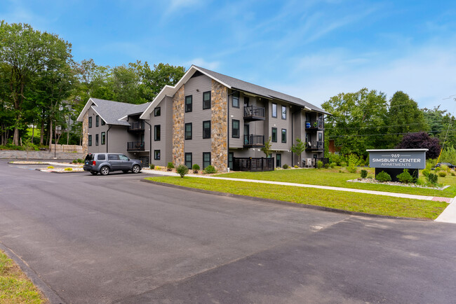 Simsbury Center Apartments in Simsbury, CT - Foto de edificio - Building Photo