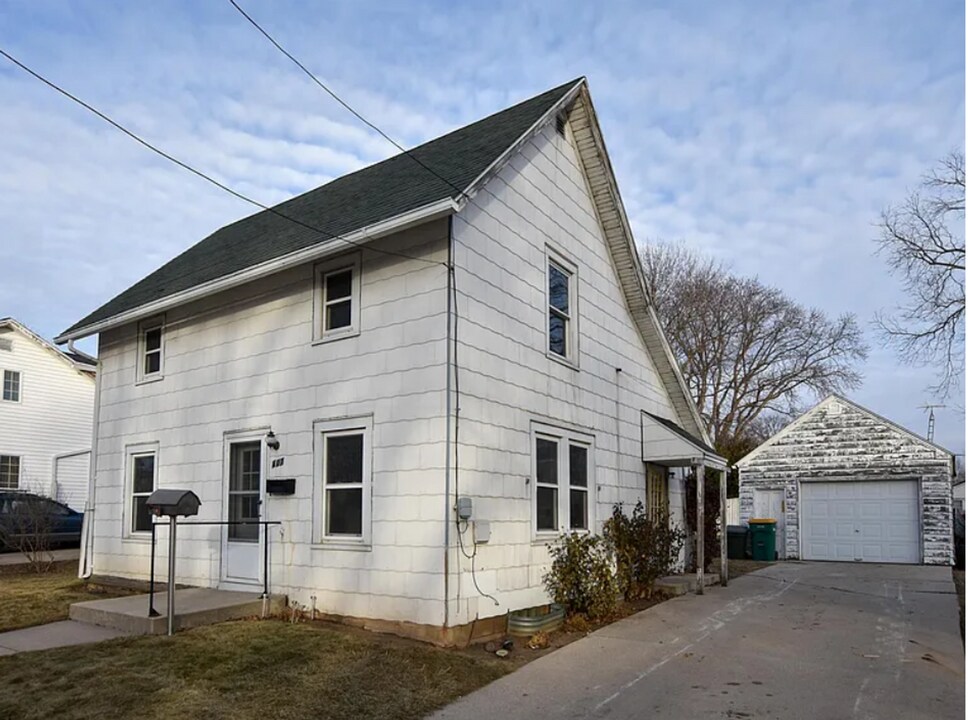 407 Hamburg St in Ripon, WI - Building Photo