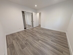 739 N Sweetzer Ave, Unit 4 in Los Angeles, CA - Foto de edificio - Building Photo