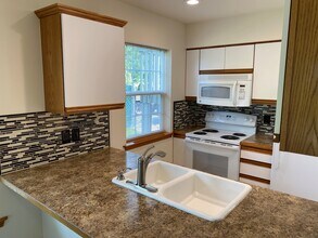 3340 Southbend Pl, Unit 102 in Bellingham, WA - Foto de edificio - Building Photo
