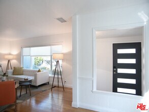 6413 White Oak Ave in Los Angeles, CA - Building Photo - Building Photo