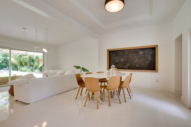 12020 NE 5th Ave in Biscayne Park, FL - Building Photo - Building Photo