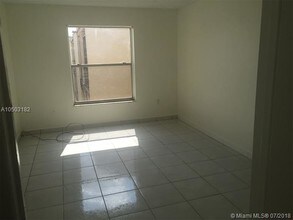 9405 W Flagler St-Unit -406 in Miami, FL - Foto de edificio - Building Photo