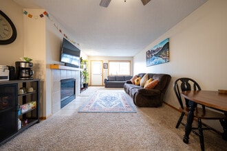 17526 Gillette Way in Lakeville, MN - Building Photo - Building Photo